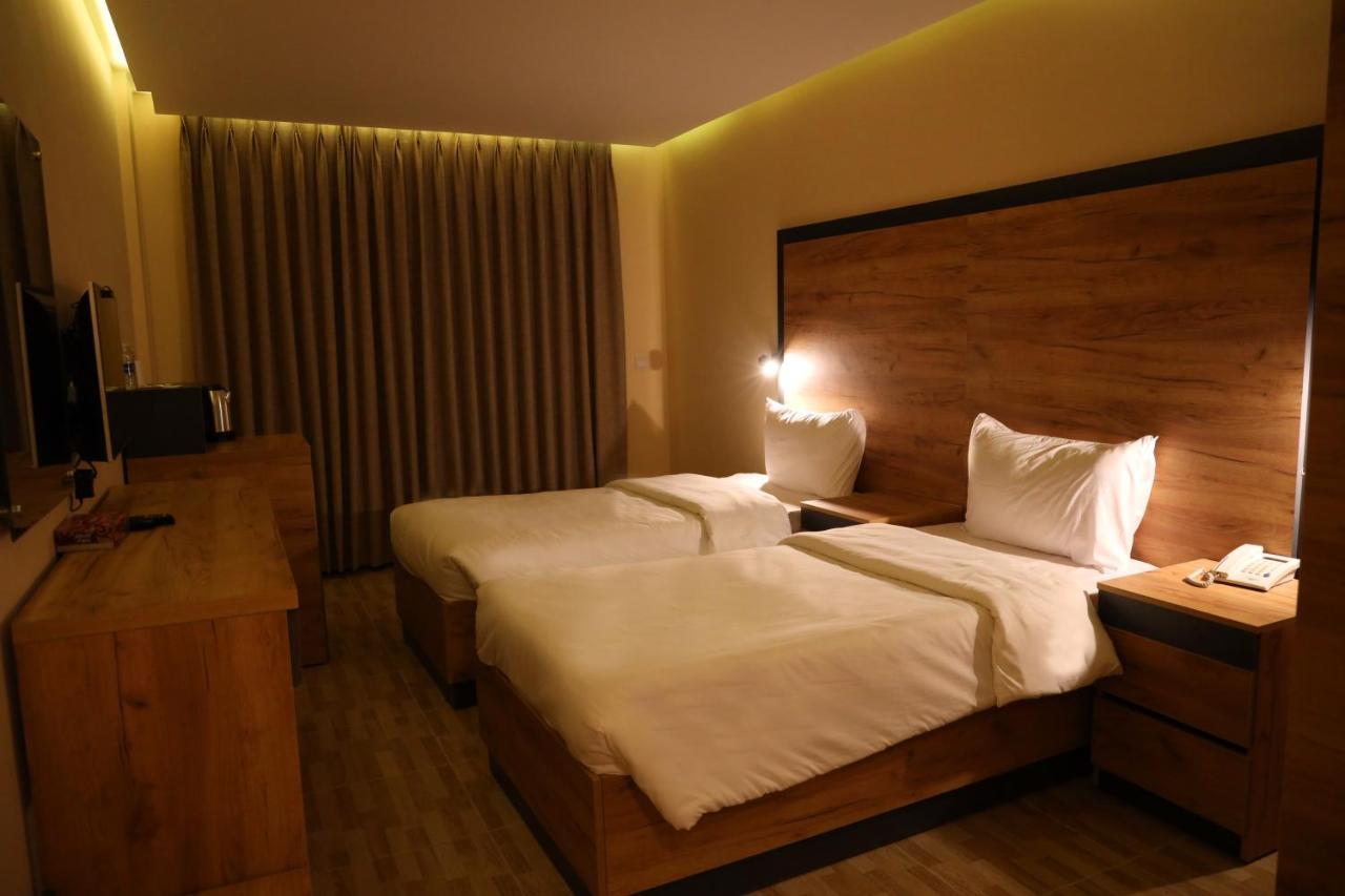 The Palm Hotel アカバ エクステリア 写真